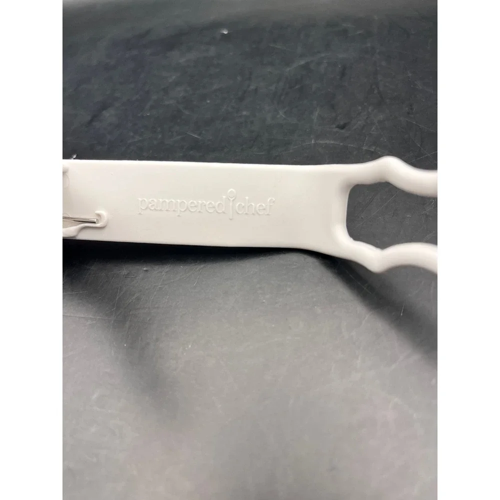 Pampered Chef White Kitchen Coating Tray Breading Tongs Plastic Utensil Gadget‎